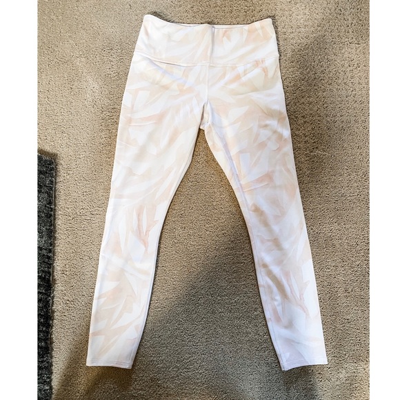 ✨SOLD✨ Athlete Rainforest Print Leggings - Picture 2 of 7